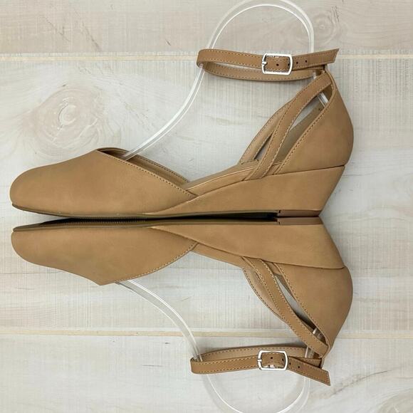 City Classified Nude Ankle Strap Closed Toe Block Heel Pumps Women’s Size 8.5 - Picture 7 of 11